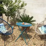 La Petite Maison, Mer Et Colline