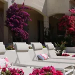 Grand Appartement Dans Maison Avec Piscine Privee