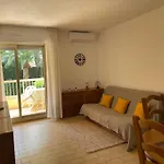 Golfe Juan, Quiet Apartment With Pool, Near The Beach