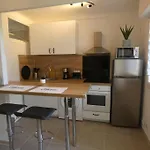 Studio Moderne En Rez De Jardin