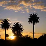 Le Palm, Appartement Climatise Pour 4 Personnes Avec Vue Mer Et Piscine Sur Le Port D'Hyeres
