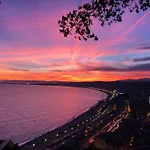 Chic Renovated 2 Bedroom Entire Apartment Or Only Private Rooms In Liberation In Nice With Garage On Demand, Ac, Wi-Fi And Tram Access