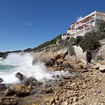 Les Pieds Dans L'Eau