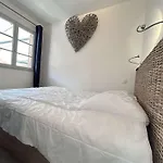 Charmant T2 En Centre-Ville, Terrasse, Clim Et Parking, Proche Plage Et Commodites - Fr-1-226-550