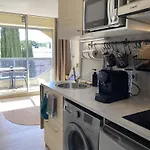 Studio Climatise A 200M De La Plage Avec Balcon, Parking Et Menage Inclus - Bormes-Les-Mimosas - Fr-1-251-836