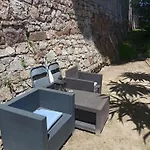 Joli Studio Avec Petit Jardin
