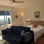 Neptune 5, Top Floor Studio, Sea View