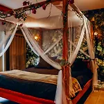 La Demeure De Poulpican Chambre Broceliande Jacuzzi Charme Et Romantique Mer Plage Restaurant A 300M Golfe Saint Tropez