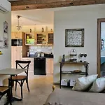 Charmant Studio Pres De La Plage Avec Jacuzzi Et Terrasse Privative