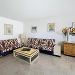 2 Bedroom Apartment With Parking 3 Mins From La Croisette Beach