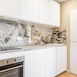 Modern Appartment, Central, 10 Min Walk To Beach