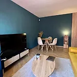 Nicea Inn Blue