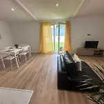 Appartement Au Calme Avec Jardin Privatif Dans Maison