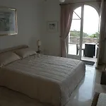 Chambre Luxueuse Au Calme Avec Vue Panoramique Sur La Baie De Cannes Et L Esterel Immense Piscine