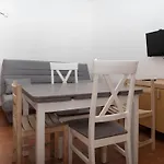 Studio Cabine Au Lavandou Avec Terrasse Vue Mer Et Parking Prive, Proche Plage Et Commerces - Fr-1-803-41