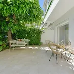 First Floor Apartment Walk To Beach Garage