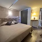 Bas De Villa Avec Piscine Privee, Grande Terrasse, Proche Village Et Plage, Bbq, Terrain De Petanque - Fr-1-726-52