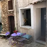 Logement Neuf Centre Du Village Aux Pieds Du Chateau