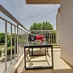 Elegant T3 Climatise A Saint-Cyr-Sur-Mer, Proche Plage Des Lecques, Terrasse Et Parking - Fr-1-770-10