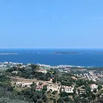 Appartement Avec Vue Mer Exceptionnelle Dans Residence De Standing, Au Calme, Avec Piscine