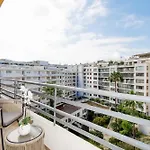 Carlton Area Lux 2 Beds 2 Baths