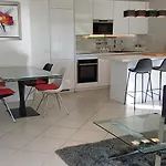 Antibes 3 Pieces Climatisees Dans Residence Avec Piscine