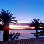 Holiday A Hyeres Plage Repos Balade Sport Mer Bleu