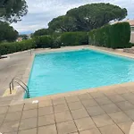 Apt Rez De Jardin Piscine Dans Residence