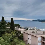 Beau 3 Pieces Au Lavandou Avec Terrasse Et Parking - Fr-1-803-34
