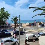 Charming Beachfront Studio In Frejus Plage