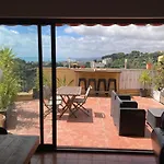 T2 Traversant Avec Une Grande Terrasse Et Piscine