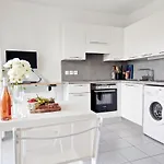 Bright & Calm Sea-View Apartment