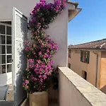 Elegant Flat Central Saint Tropez With Terrace