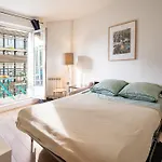 Charming Appartment In Porte De Clichy