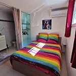 Bas De Villa Avec Jardin, Piscine Et Jacuzzi