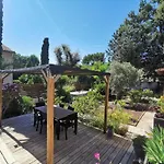Bas De Villa Avec Jardin, Piscine Et Jacuzzi