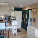 Appartement Climatise 4 Personnes Dans Une Residence Avec Piscine