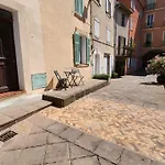 Au Coeur Du Village Medievale
