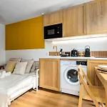 Lavie Maison Hot Tub Seaside Studio