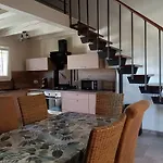 Maison Entierement Renovee