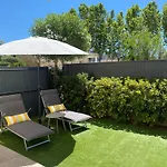 Spacieux Appartement Avec Jardin Dans Residence De Grand Standing Avec Piscine