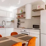 Charming Apartment On Boulevard Alexandre III
