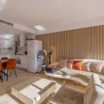 Charming Apartment On Boulevard Alexandre III