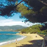 Gite Naphina, Mer A 2.5 Km