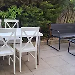 2 Pieces En Rez- De -Jardin
