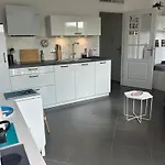 Joli Studio Climatise Avec Jardin Dans Residence Avec Piscine