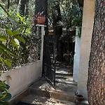 Cabanon A Sanary Sur Mer Au Coeur De Portissol.