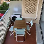 06At1 - Cosy Seaside Studio In An Ideal Location