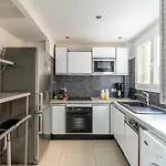 Cosy 2-Bedroom Apartment - Close To Martinez Hotel