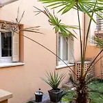 Cosy 2-Bedroom Apartment - Close To Martinez Hotel